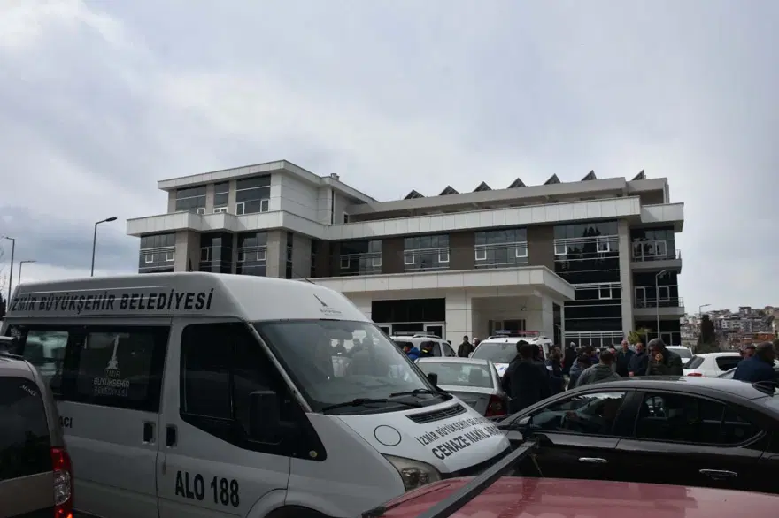 İzmir'deki korkunç cinayette yeni ayrıntı: Kafasında 15 gün önce de alkol şişesi kırmış 4