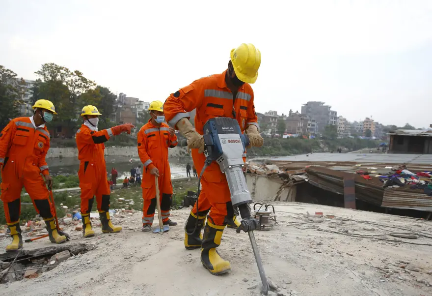 Nepal Başbakanı: Ölü sayısı 10 bine ulaşabilir 26