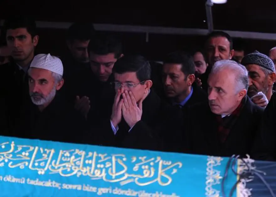 Davutoğlu gözyaşlarını tutamadı 6 Davutoğlu gözyaşlarını tutamadı 6