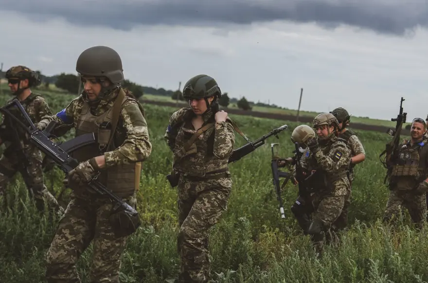 Ukraynalı kadınlar cephede görev almak için hazırlık yapıyor 7 Ukraynalı kadınlar cephede görev almak için hazırlık yapıyor 7