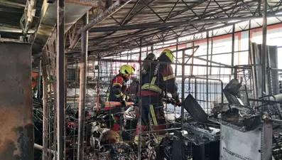 Balıkesir'de zincir market deposunda korkutan yangın