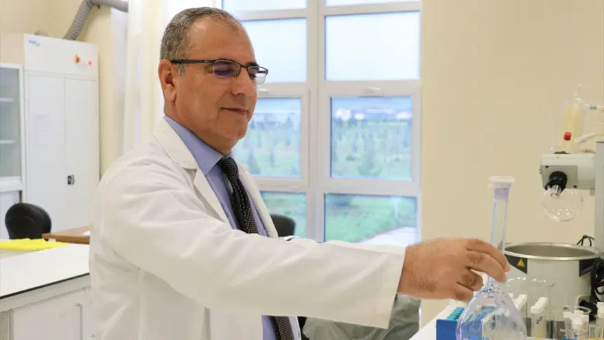 Samanlıkta saklanıp teröristlerdenkurtuldu, profesör oldu 5 Samanlıkta saklanıp teröristlerdenkurtuldu, profesör oldu 5