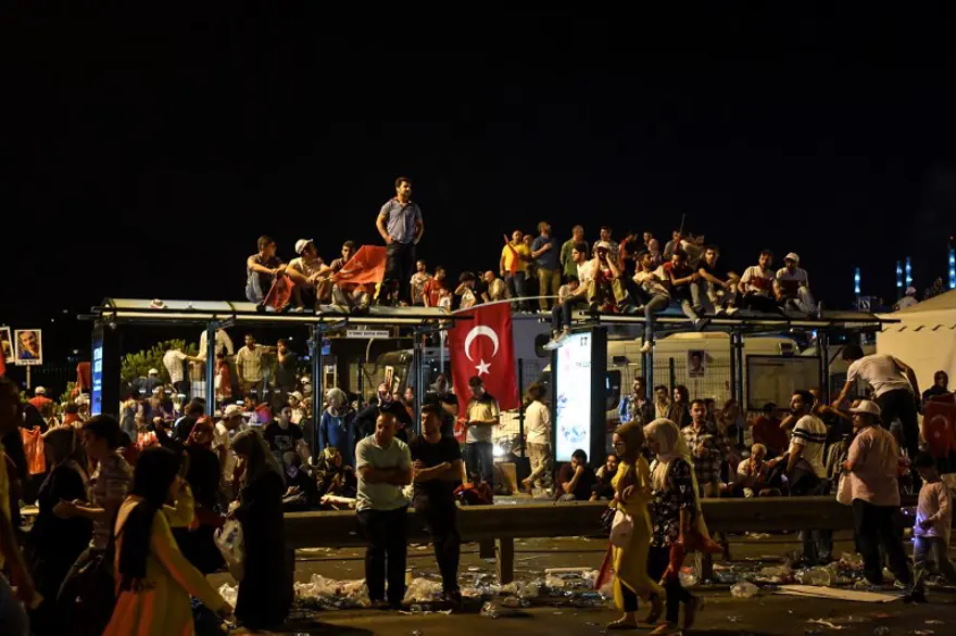 Yabancı ajansların gözüyle İstanbul'da 15 Temmuz 64 Yabancı ajansların gözüyle İstanbul'da 15 Temmuz 64