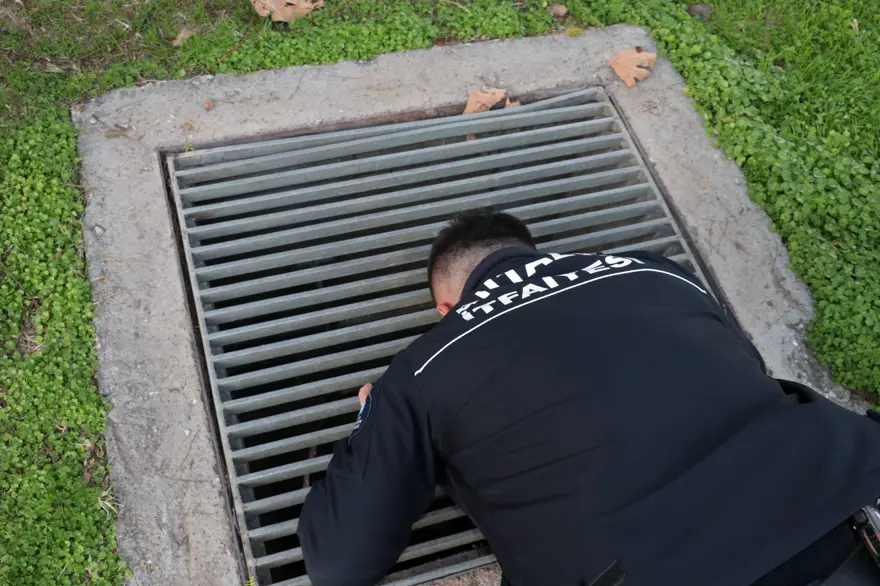 Kanalizasyondangelen gizemli ses! Antalya’da ekipler alarma geçti: Kim var orada? 