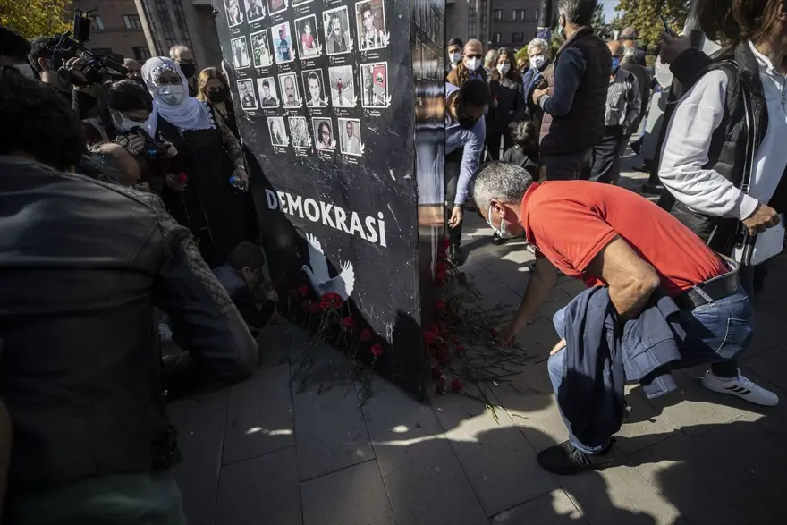 Ankara Garı saldırısında hayatını kaybedenler anıldı 13 Ankara Garı saldırısında hayatını kaybedenler anıldı 13