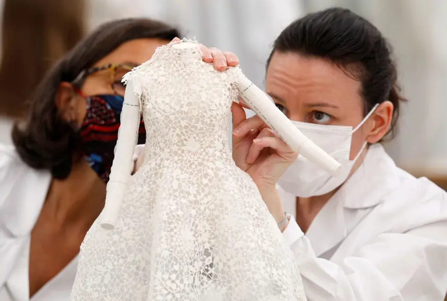 Dior'dan Dijital Moda Haftası için minyatür elbise tasarımları 10