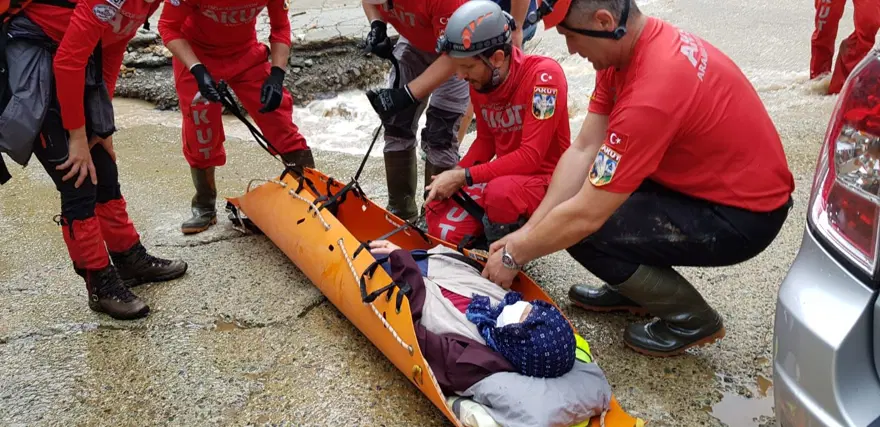 Rize'deki sel felaketinin hasarı gün ağarınca ortaya çıktı 16 Rize'deki sel felaketinin hasarı gün ağarınca ortaya çıktı 16