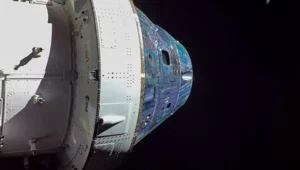 Orion uzay aracından Ay'ın uzak tarafında selfie Orion uzay aracından Ay'ın uzak tarafında selfie