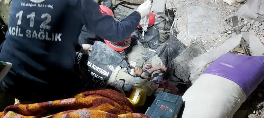 Deprem bölgesinden mucize kurtuluşlar 51
