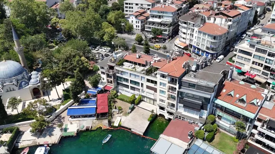 İstanbul Boğazı'ndaki tarihi pastanede yıkım 1