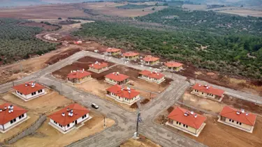 Osmaniye'de inşa edilen köy evleri depremzedelere teslim ediliyor