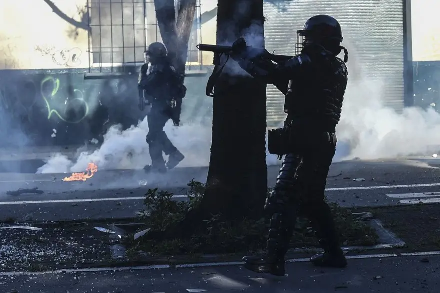 Kolombiya'da polis şiddeti protestoları: 10 ölü 1