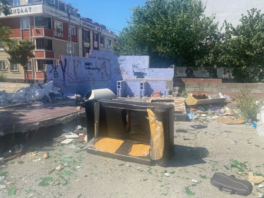 Ataşehir'de mahalle ortasında 'korku alanı' 1