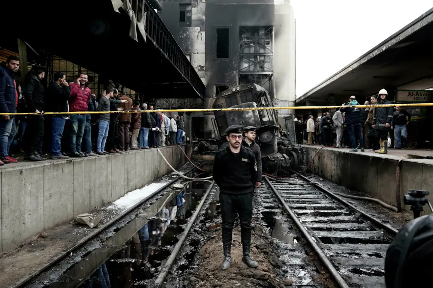 Mısır'da tren istasyonunda yangın: 25 ölü 23 Mısır'da tren istasyonunda yangın: 25 ölü 23