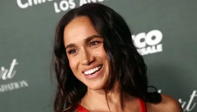 Meghan Markle'ın kırmızı halı stili topa tutuldu