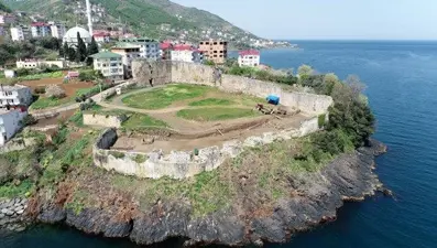 Akçakale Kalesi'nin kalıntıları deniz altından çıkıyor