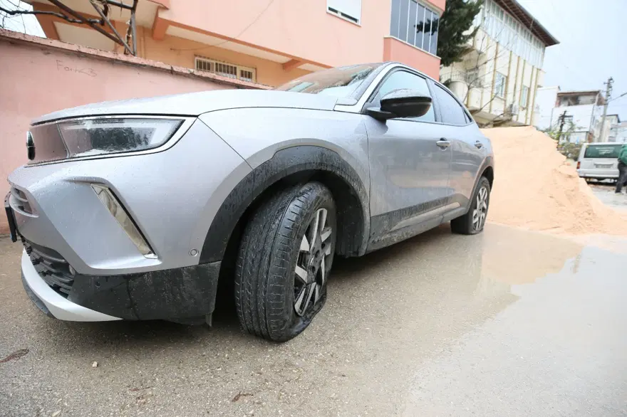 Park halindeki 200 aracın lastikleri patlatıldı 2