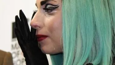 Deprem kurbanları Lady Gaga'yı ağlattı