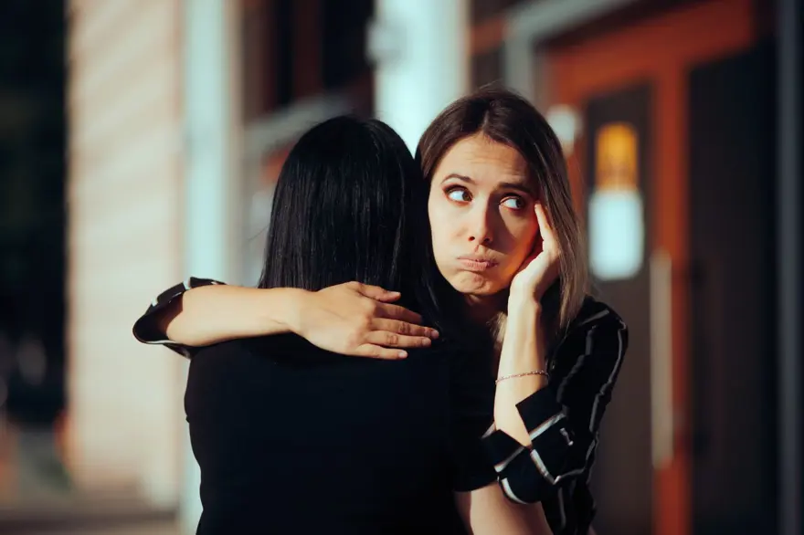 Gizlice kıskanıldığınızı gösteren 6 işaret 3 Gizlice kıskanıldığınızı gösteren 6 işaret 3