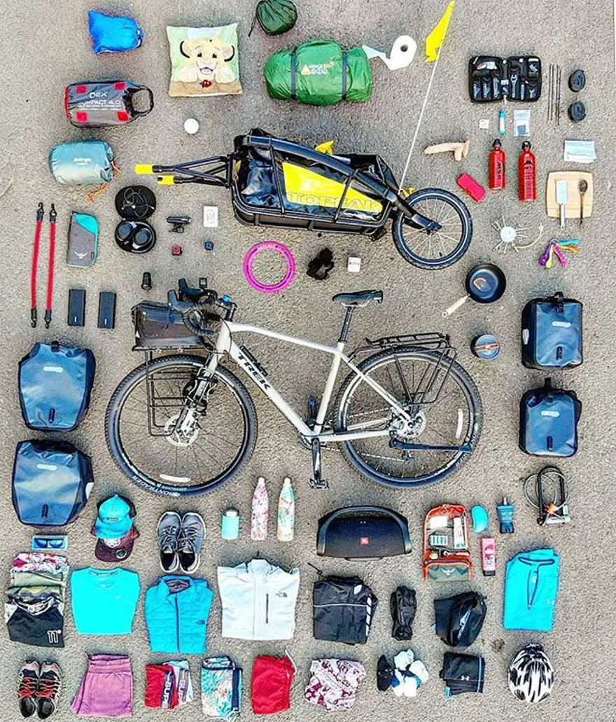 Yolda bulduğu kediyle dünya turu yaptı 24