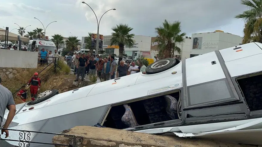 Bodrum'da midibüs dere yatağına uçtu: 23 işçi yaralı 5