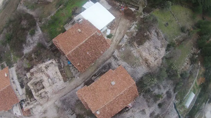 Koruma altındaki tarihi düğmeli evler tek tek yok oluyor 3