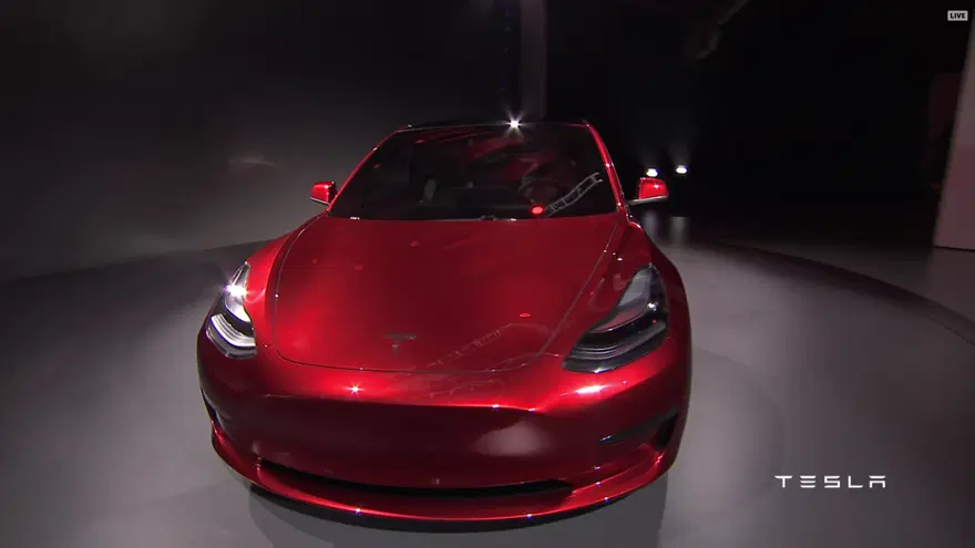 Tesla Model 3 görücüye çıktı 20
