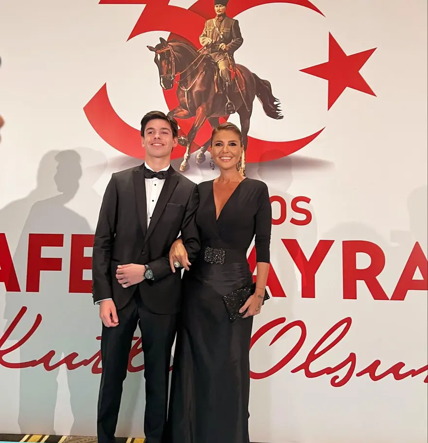 Gülben Ergen'den duygusal paylaşım: Sen bana annelik tacını takanımsın 1