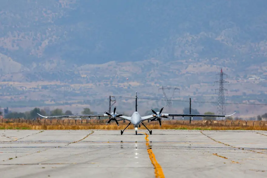 TSK'dan Kıbrıs Barış Harekatı'nın 50. yılına özel geçit töreni 8