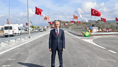 Bakan Uraloğlu: Çelik ağ uygulamasıyla Türkiye'nin yol güvenliğini sağlıyoruz