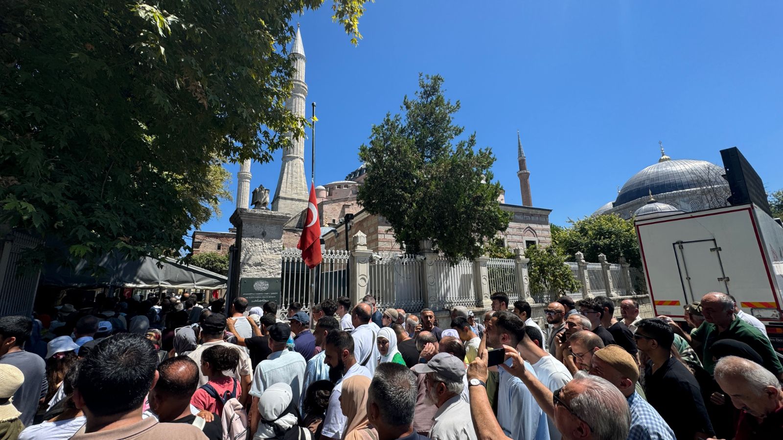 Ayasofya’daHaniye için gıyabi cenaze namazı