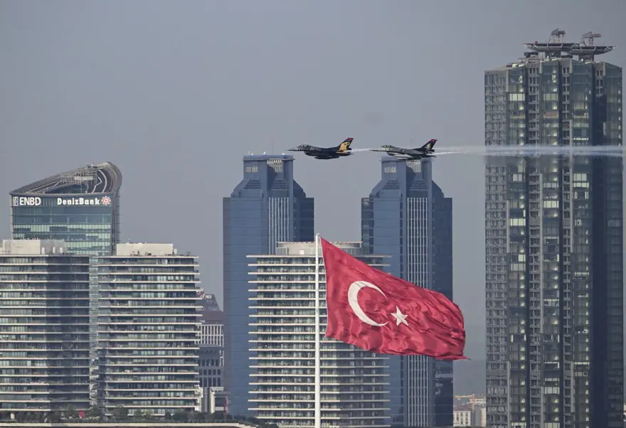 Türk Yıldızları ve SOLOTÜRK 100. yıl için İstanbul semalarında 9