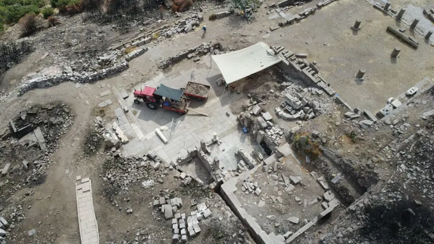 Çanakkale'de ilginç keşif: Bin 700 yıllık lazımlıklar gün yüzüne çıkarıldı Çanakkale'de ilginç keşif: Bin 700 yıllık lazımlıklar gün yüzüne çıkarıldı