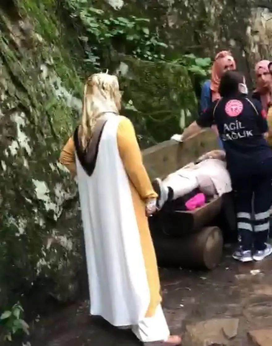 Sümela Manastırı'na giden yola taş düştü: 2 kişi yaralandı 2