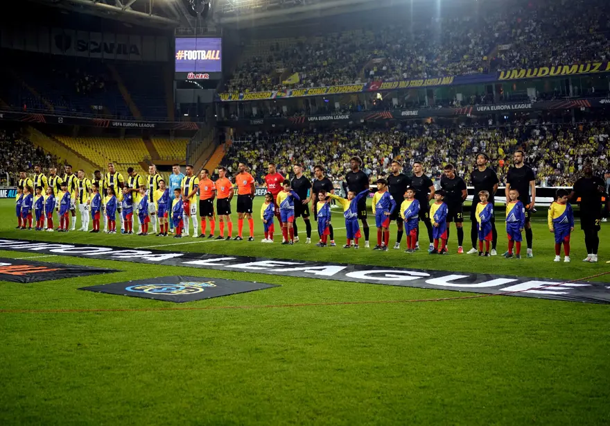 Fenerbahçe Avrupa Ligi'ne galibiyetle başladı: Kadıköy'de 3 gol 2 kırmızı kart! 23