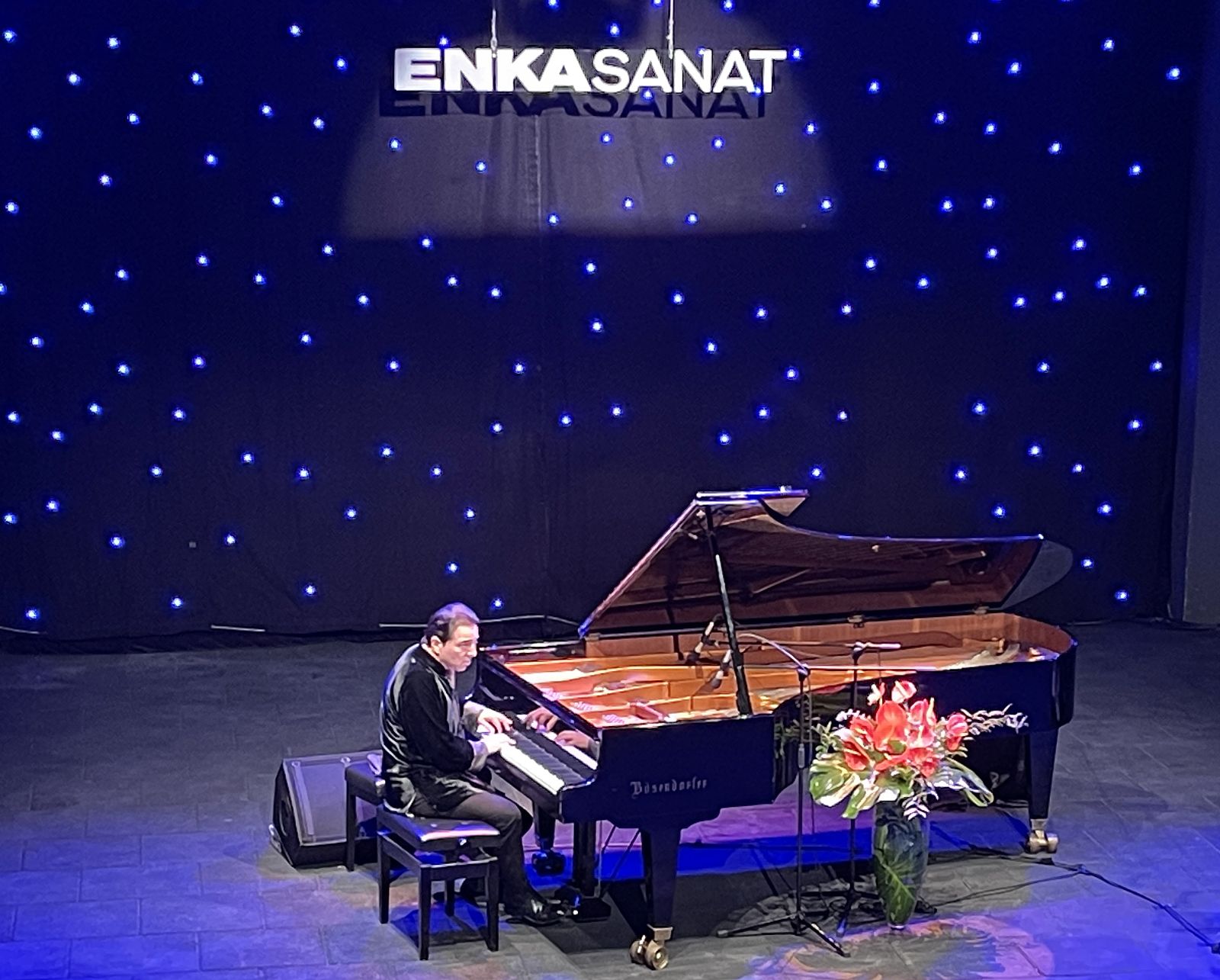 Fazıl Say 'Portreler' eseri ile ilk kez sahne aldı
