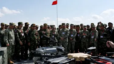 Çin ve Kamboçya'dan ortak tatbikat: Robot köpek görücüye çıktı