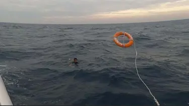 Seferihisar'da kaçak göçmenlerin botları battı: 25'i kurtarıldı, 5'i aranıyor