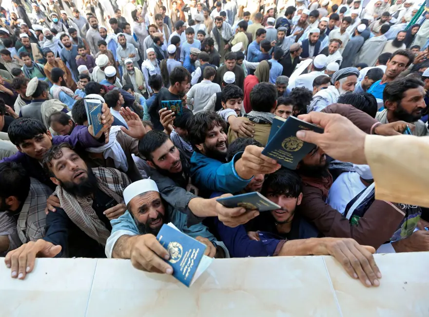 Afganistan'da Pakistan Konsolosluğu önünde izdiham: 15 ölü, 12 yaralı 4