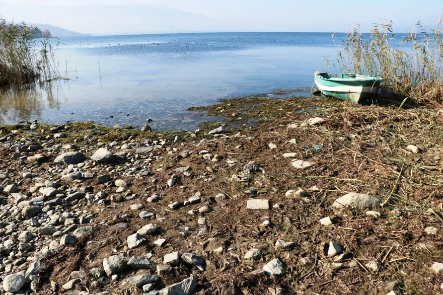 Sapanca Gölü'nde su seviyesi kritik noktaya doğru düşüyor 6