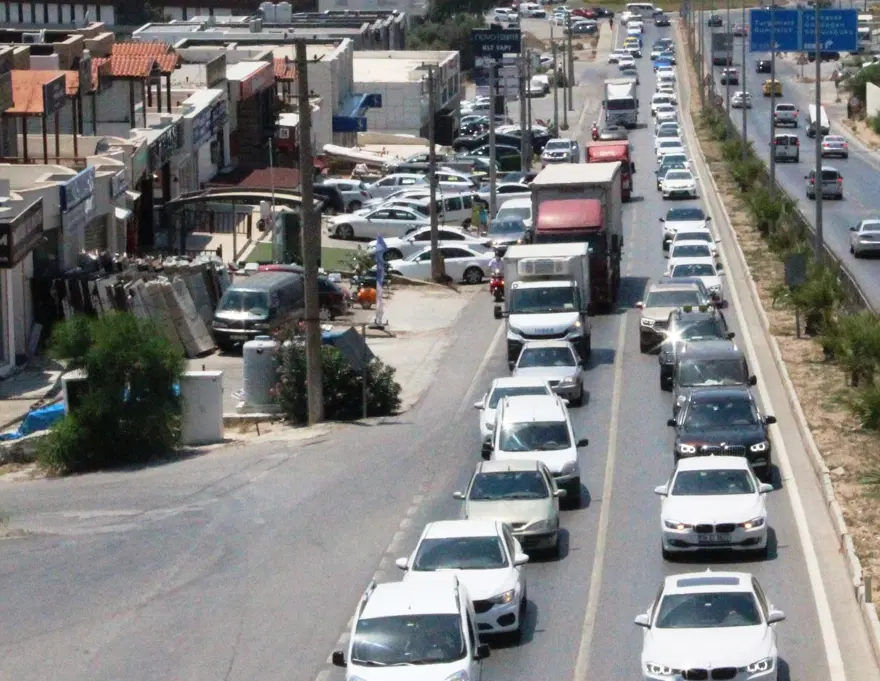 Bodrum'da hem sahiller hem yollar doldu 7 Bodrum'da hem sahiller hem yollar doldu 7
