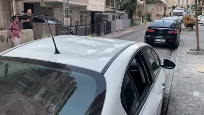 Küçükçekmece'de rehine krizi: Polisi görünce üçüncü kattan atladı