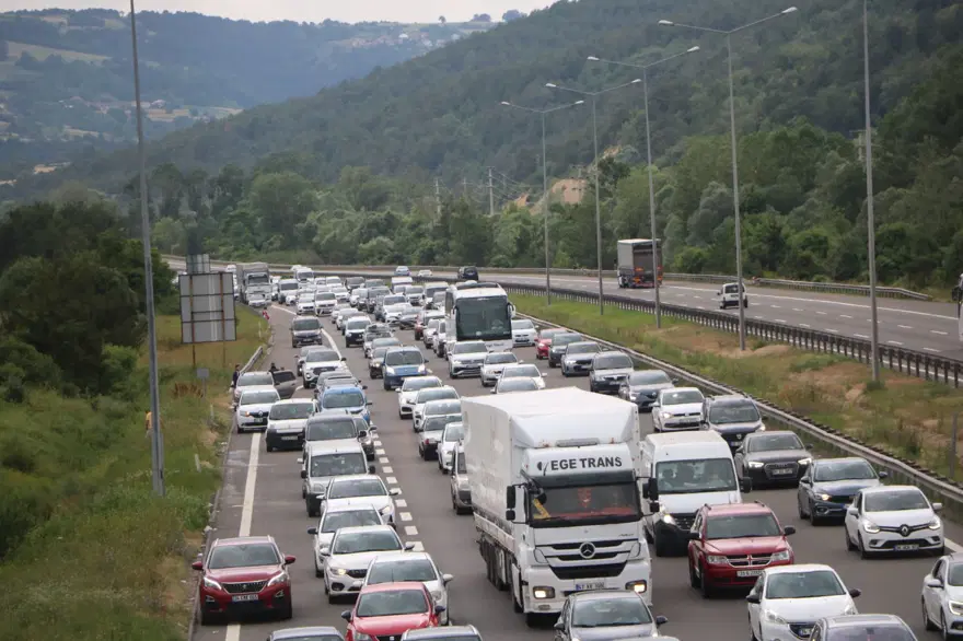 Yollarda son durum: Anadolu Otoyolu ile İstanbul çıkışında trafik yoğunluğu arttı 