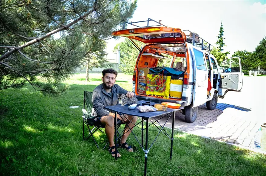 Karavana çevirdiği panelvanı 'evi' oldu 4