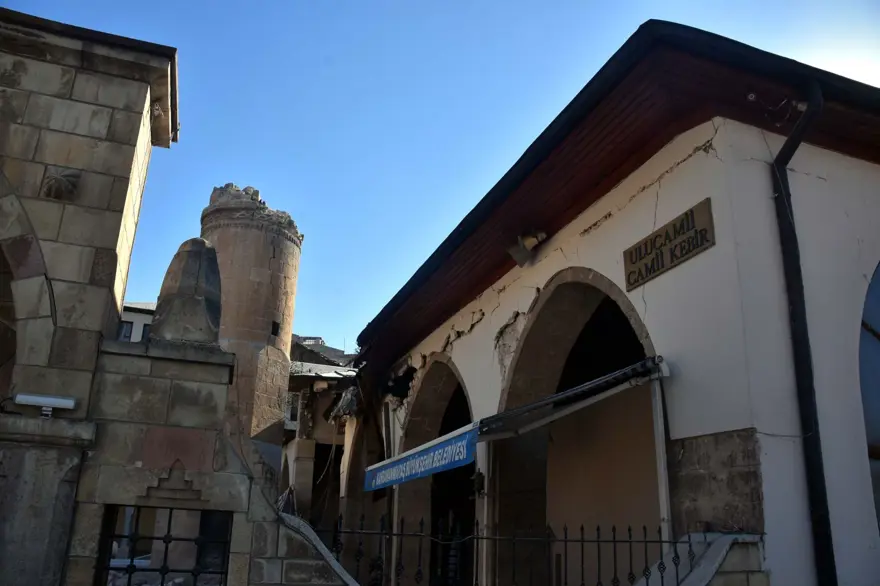 Kahramanmaraş'taki 39 tarihi cami depremde hasar gördü 11