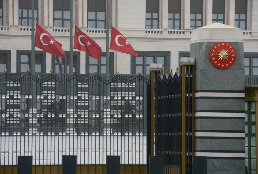 Türk Bayraklar yarıya indirildi 6