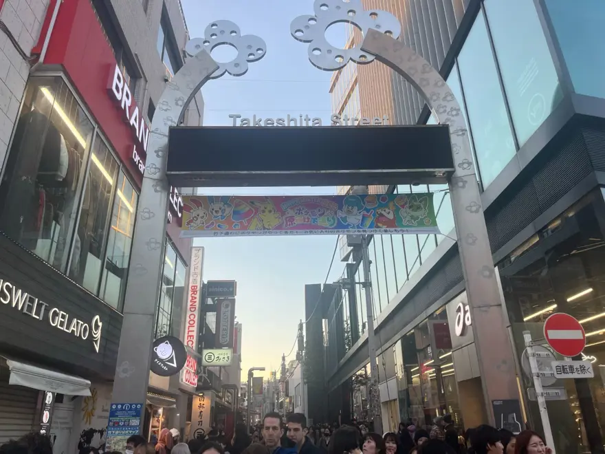 Tokyo'da gençlerin gözdesi: Yavru köpekli kafeler 10 Tokyo'da gençlerin gözdesi: Yavru köpekli kafeler 10