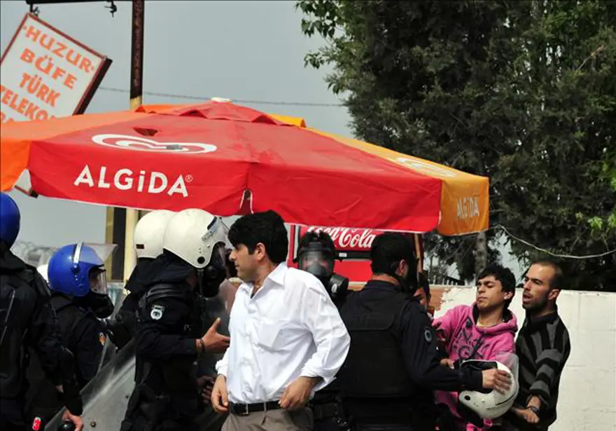 İstanbul'da olaylı yıkım 8