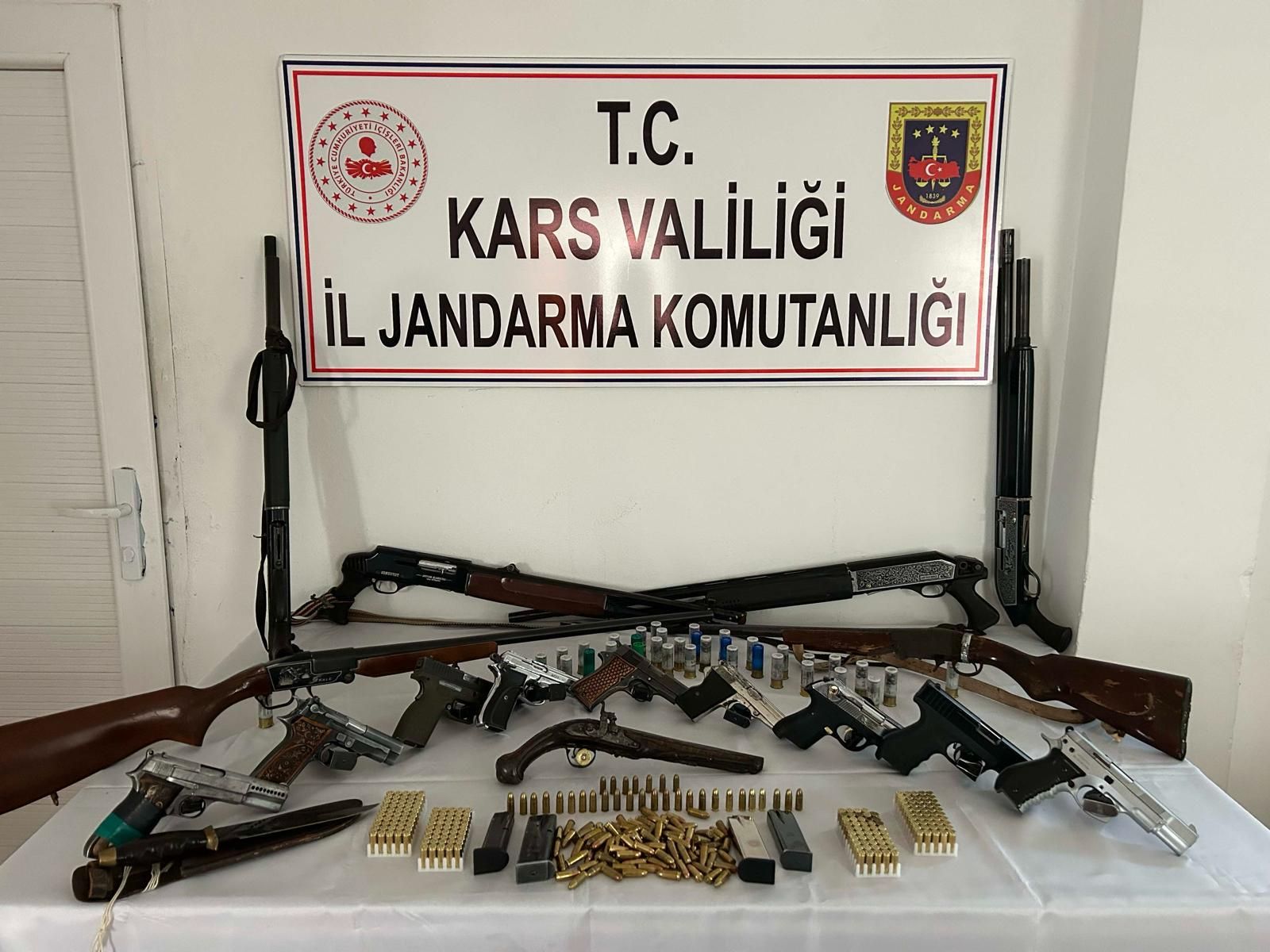 Silah kaçakçılarına operasyon: 9 gözaltı
