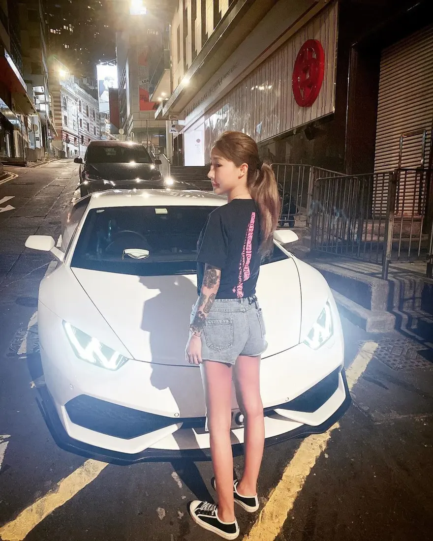 Servetini sosyal medyada sergileyen Hong Konglu fenomen soyuldu 3
